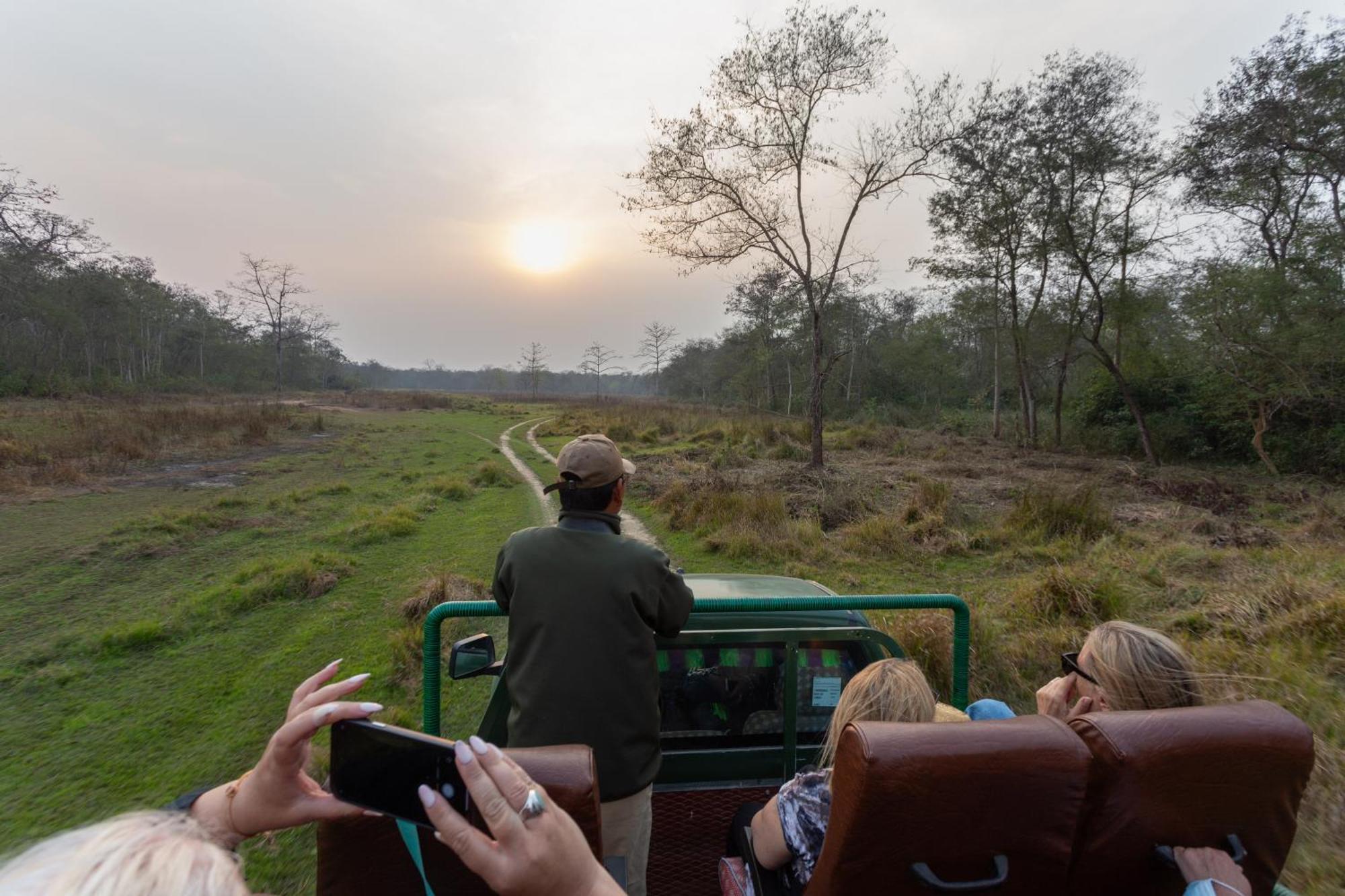 Sanctuary Chitwan National Park צ'יטוואן מראה חיצוני תמונה